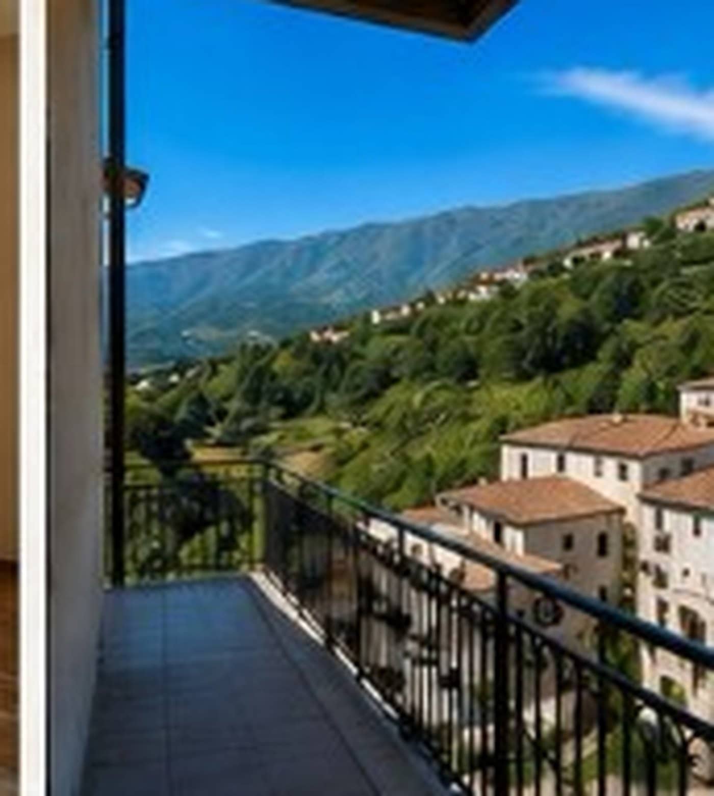 Balkon mit Blick ins Tal