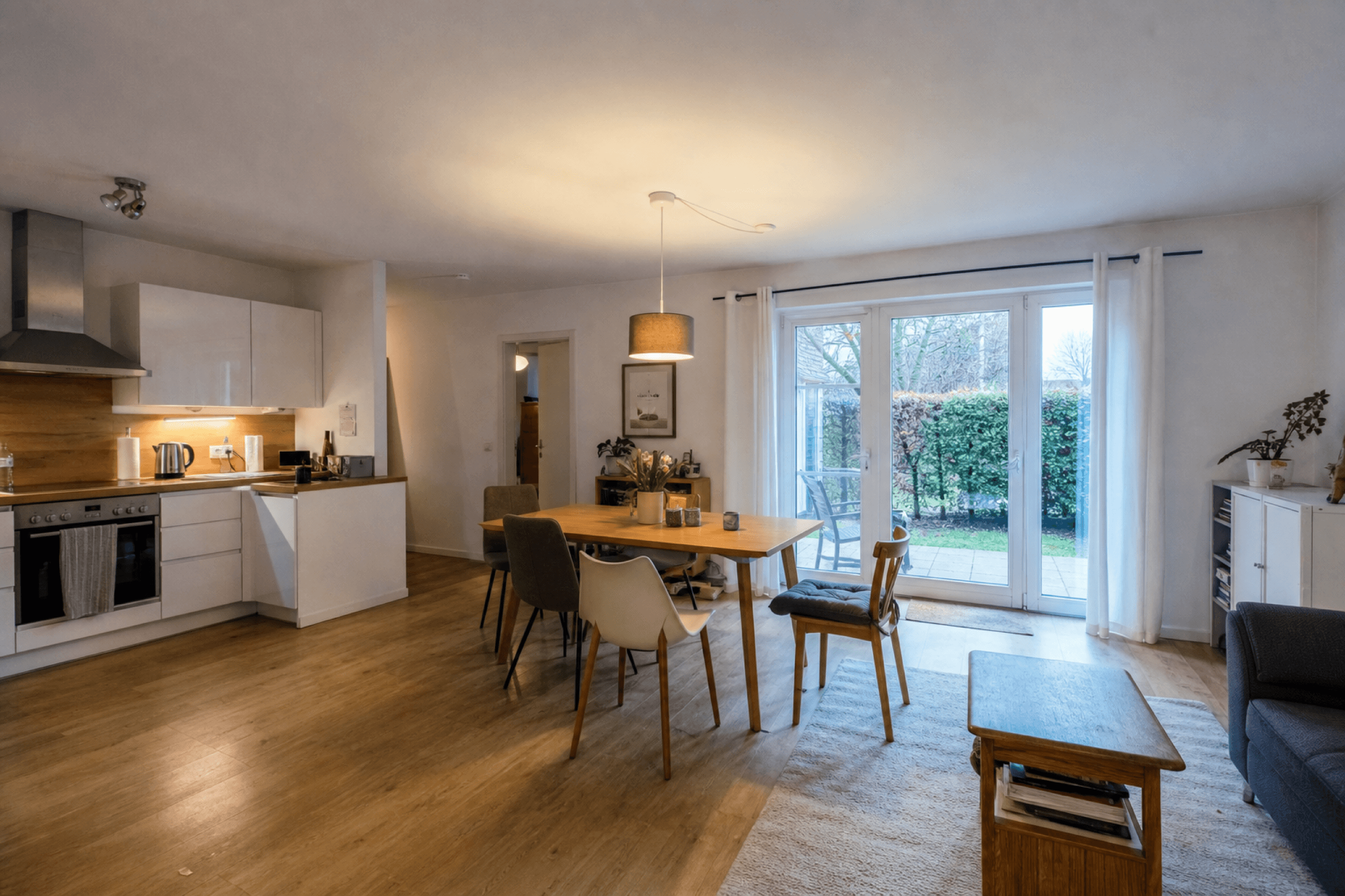 Living dining area looking towards the kitchen