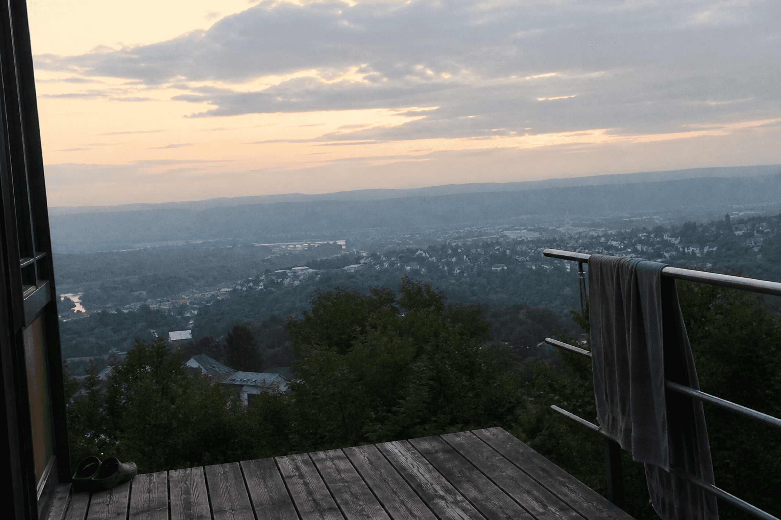 Abendblick vom Deck über das Rheintal