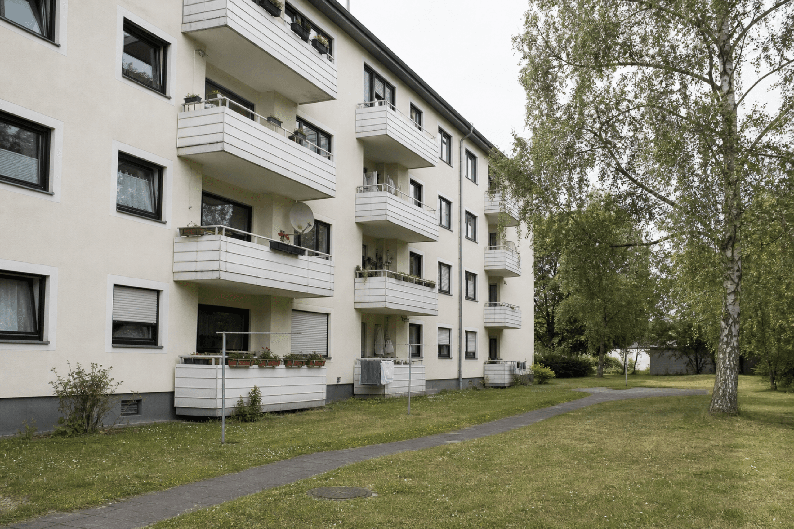 Gartenansicht des Mehrfamilienhauses